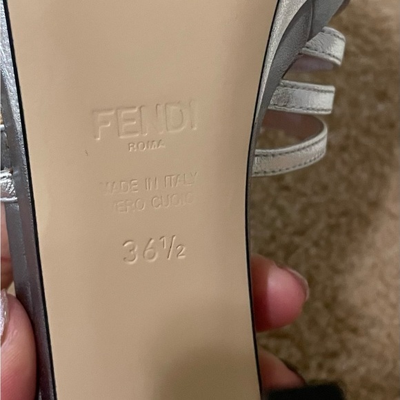 Fendi Silver Metallic T-strap Argento Sandal Pumps - Picture 7 of 9